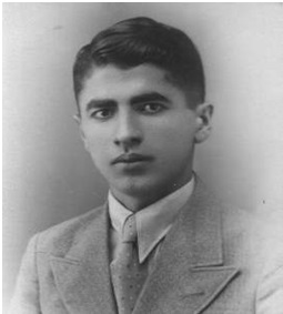 الدكتور اكرم نشات  تلميذ في المدرسة الثانوية المركزية  1937