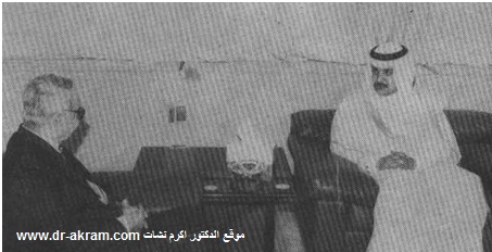 الشيخ عبدالله بن خليفة آل ثاني وزير الداخلية بدولة قطر في حديث مع الدكتور اكرم نشات ابراهيم خلال زيارته الدوحة