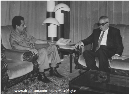 السيد ابراهيم محمد بكار أمين اللجنة الشعبية العامة للعدل بالجماهيرية العربية الليبية في حديث مع الدكتور اكرم نشات ابراهيم خلال زيارته طرابلس